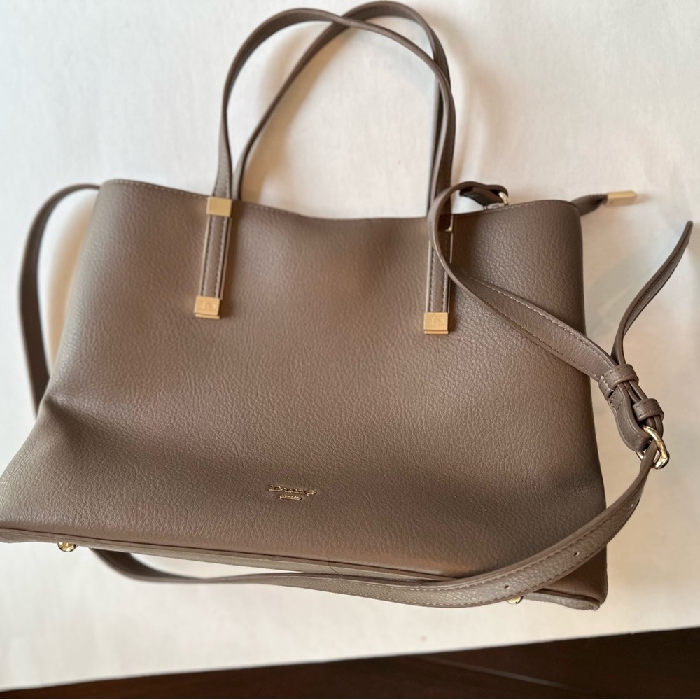 DUNE Handbag Crossbody Large Taupe Pebbled Leather Pkts Zip EUC 14”x10”x6”